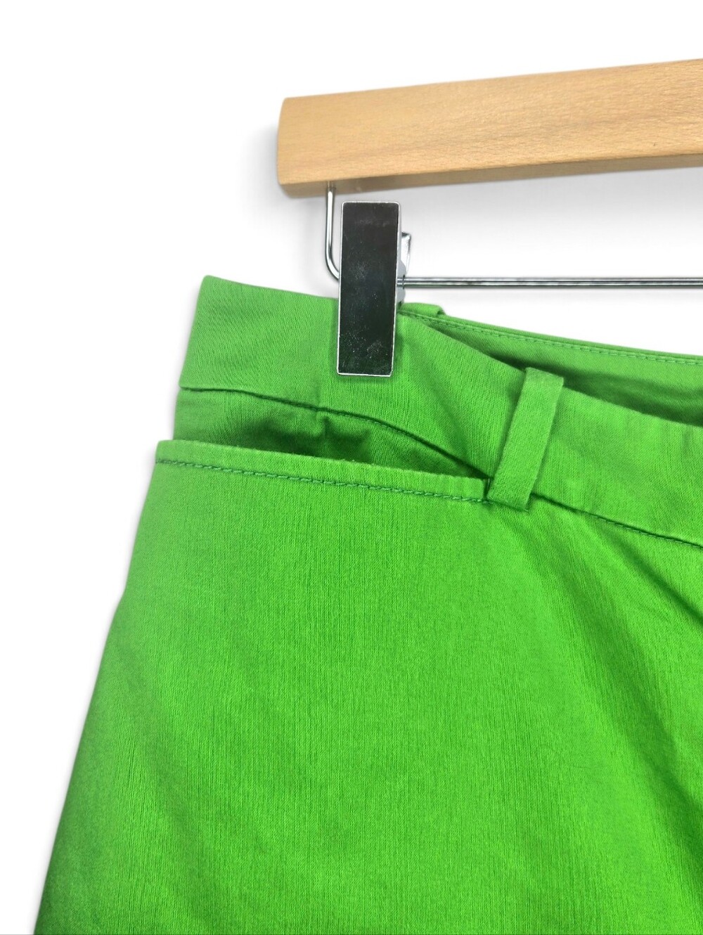 Liz Claiborne Jackie, bermuda shorts. Green, Size 10 - Picture 5 of 12